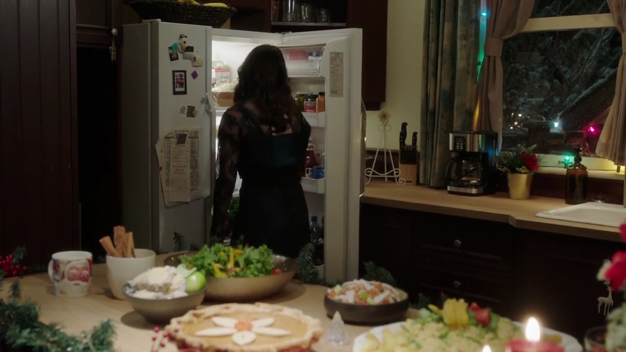 Charmed-Online-dot-nl_Charmed-1x09JingleHell02091.jpg