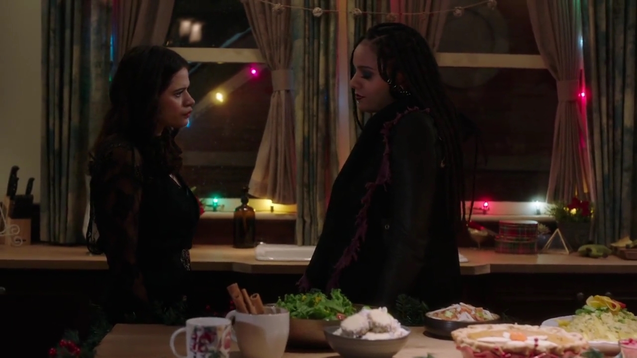 Charmed-Online-dot-nl_Charmed-1x09JingleHell02146.jpg