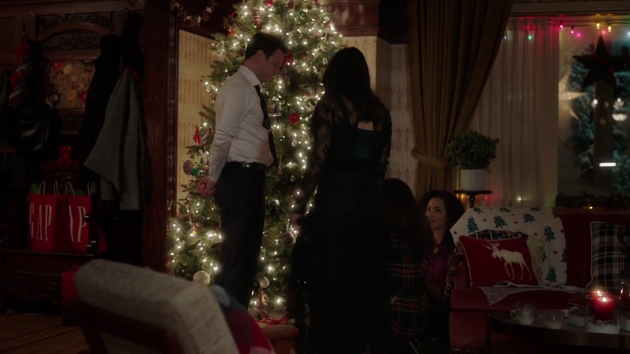 Charmed-Online-dot-nl_Charmed-1x09JingleHell02173.jpg