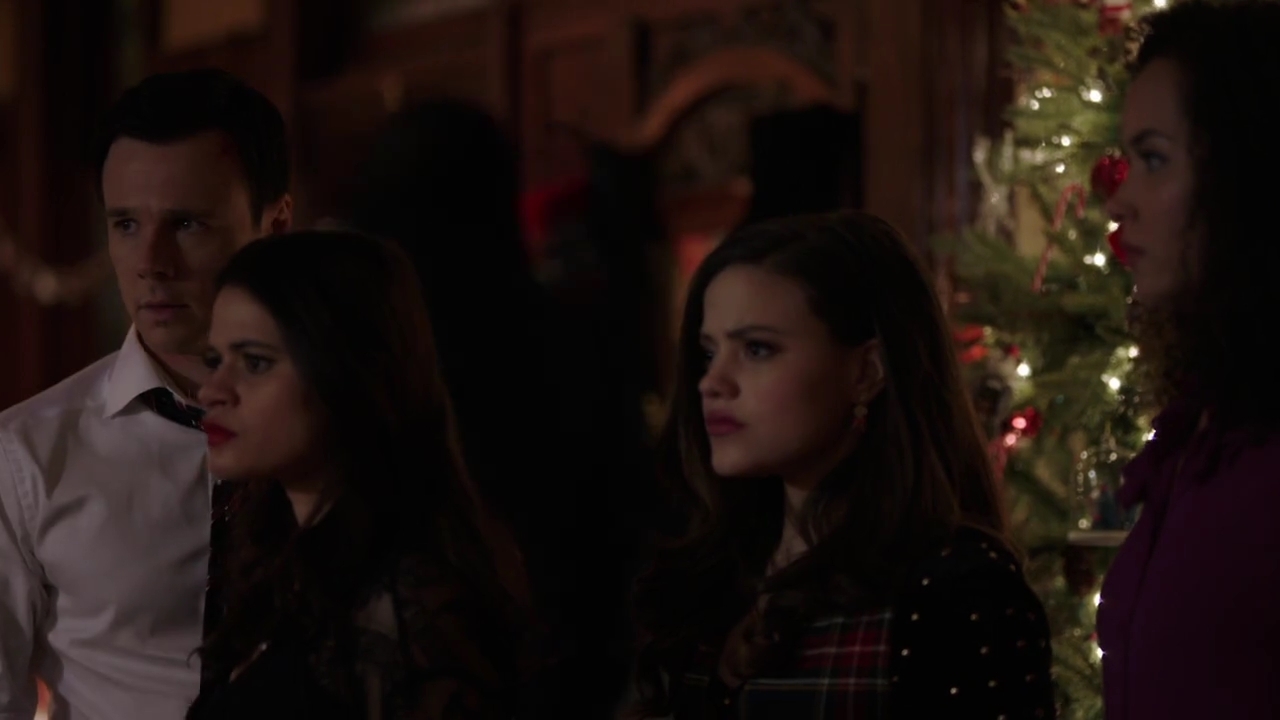 Charmed-Online-dot-nl_Charmed-1x09JingleHell02185.jpg