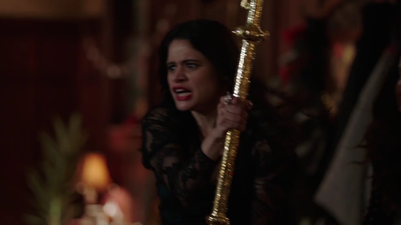 Charmed-Online-dot-nl_Charmed-1x09JingleHell02203.jpg