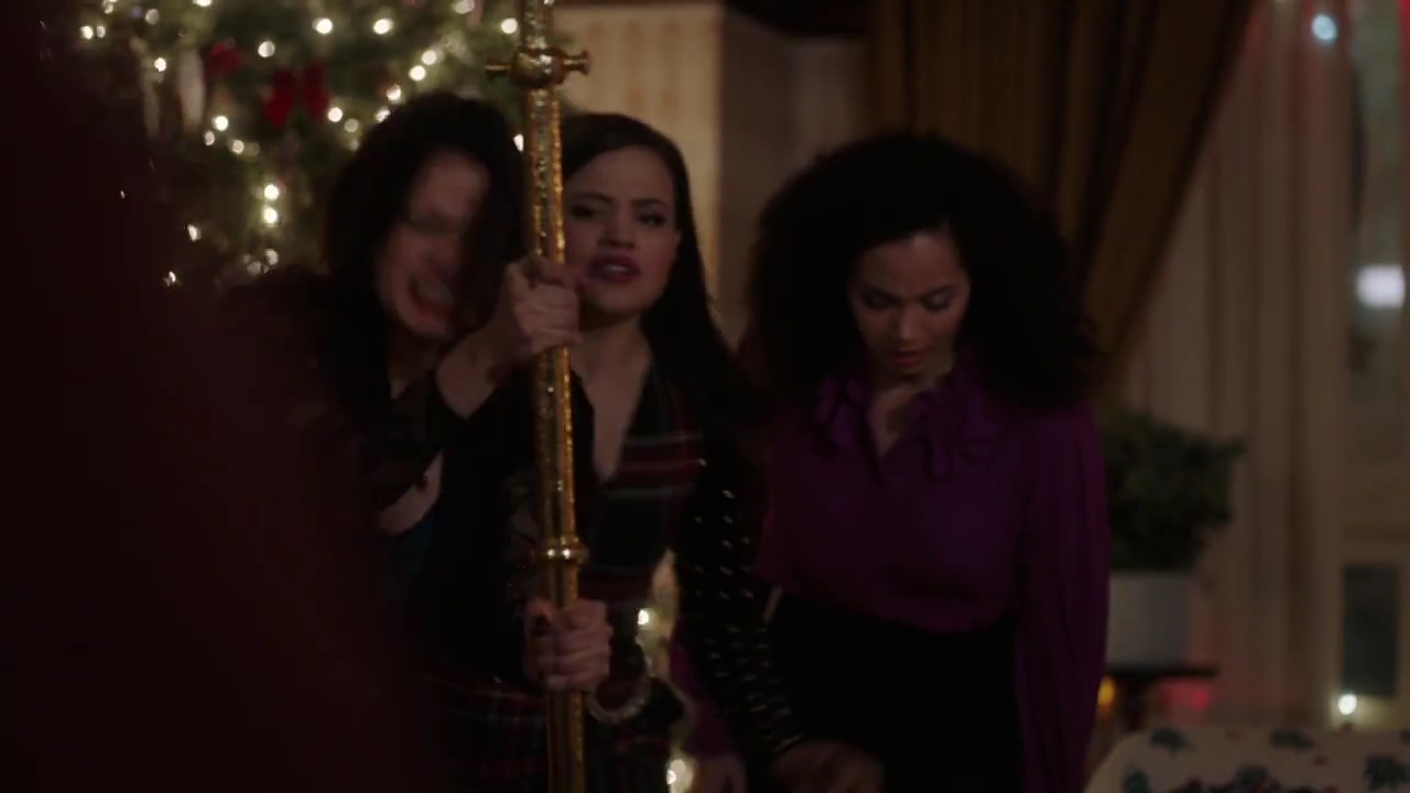 Charmed-Online-dot-nl_Charmed-1x09JingleHell02205.jpg