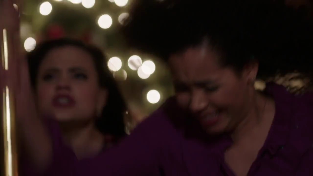 Charmed-Online-dot-nl_Charmed-1x09JingleHell02213.jpg