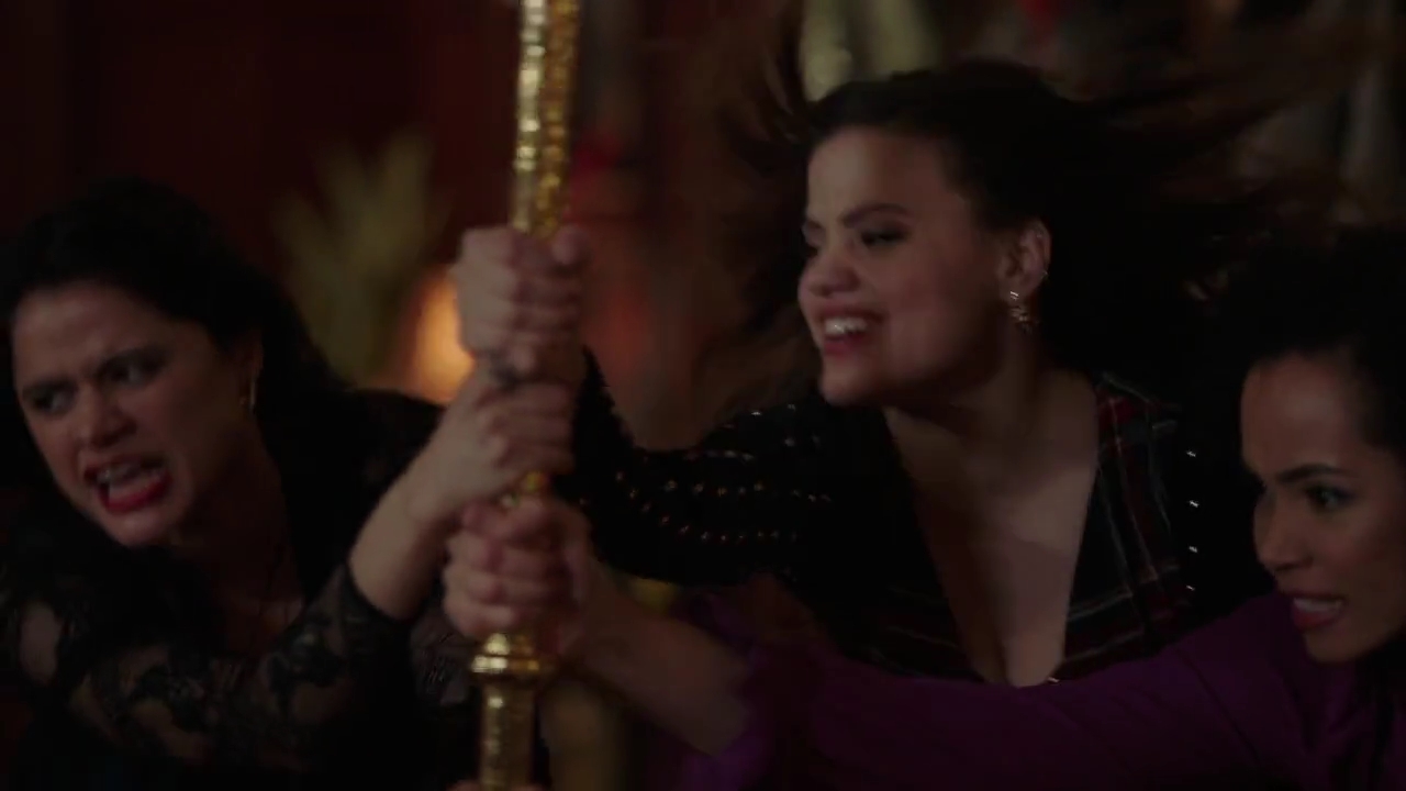 Charmed-Online-dot-nl_Charmed-1x09JingleHell02215.jpg