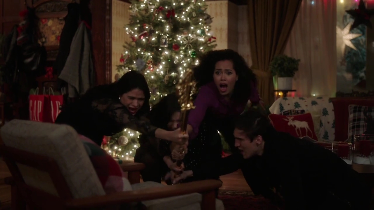 Charmed-Online-dot-nl_Charmed-1x09JingleHell02233.jpg
