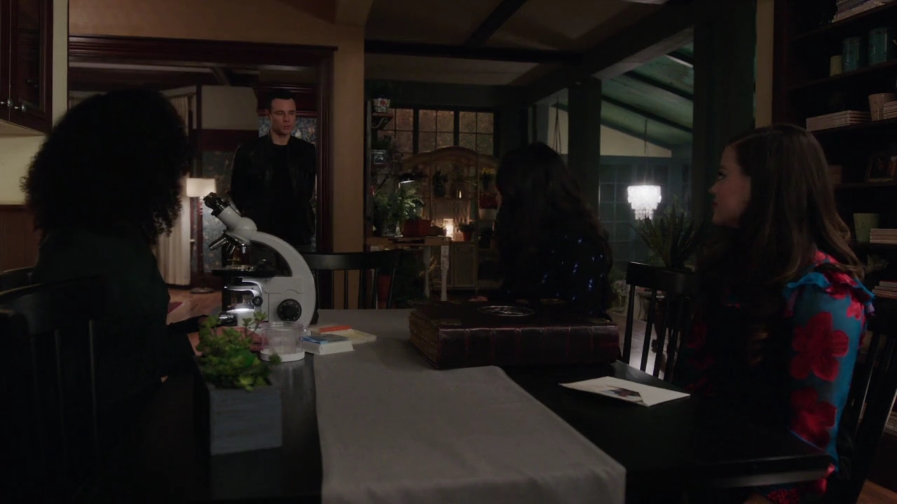 Charmed-Online-dot-nl_Charmed-1x13ManicPixieNightmare00622.jpg