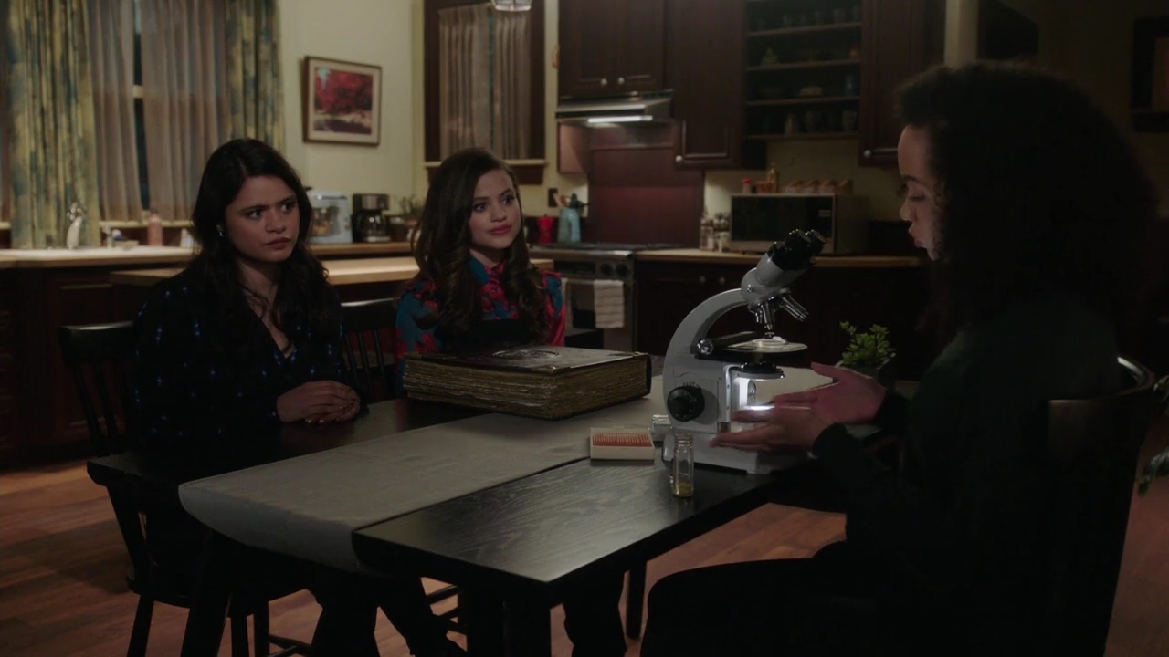 Charmed-Online-dot-nl_Charmed-1x13ManicPixieNightmare00632.jpg