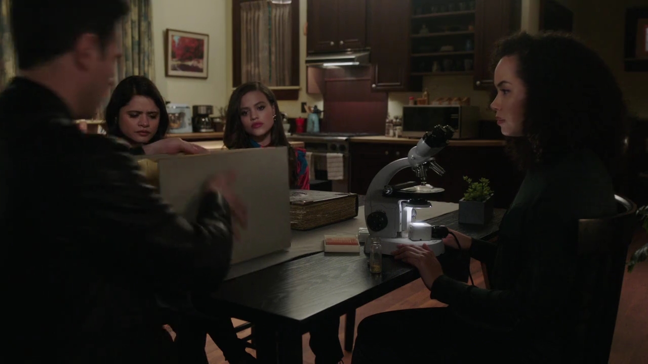 Charmed-Online-dot-nl_Charmed-1x13ManicPixieNightmare00669.jpg