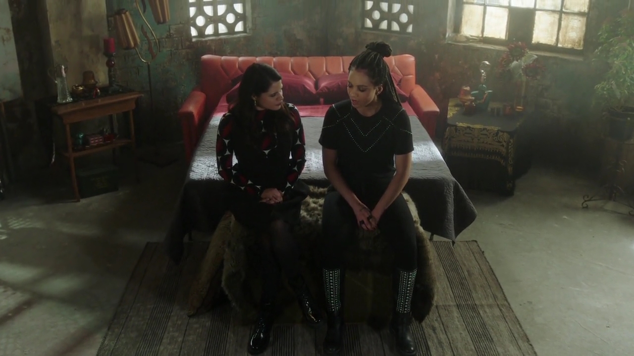 Charmed-Online-dot-nl_Charmed-1x13ManicPixieNightmare01101.jpg