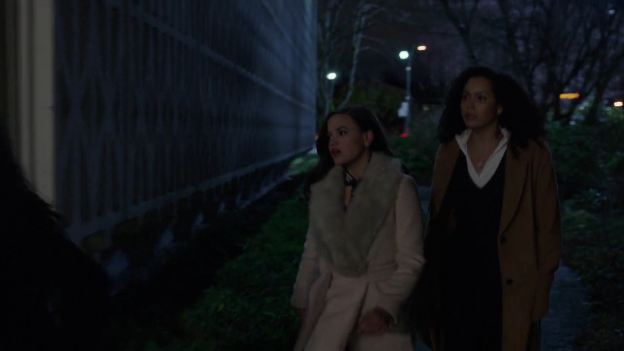 Charmed-Online-dot-nl_Charmed-1x13ManicPixieNightmare01735.jpg