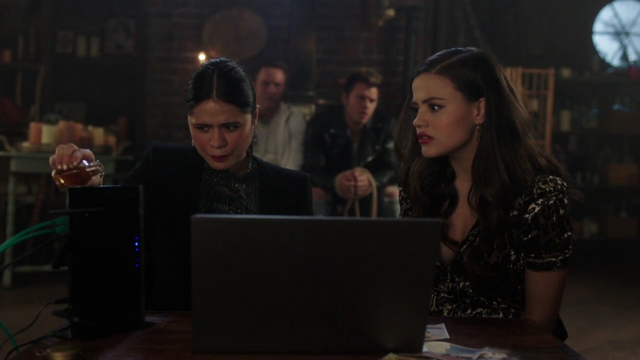 Charmed-Online-dot-nl_Charmed-1x14TouchedByADemon01901.jpg