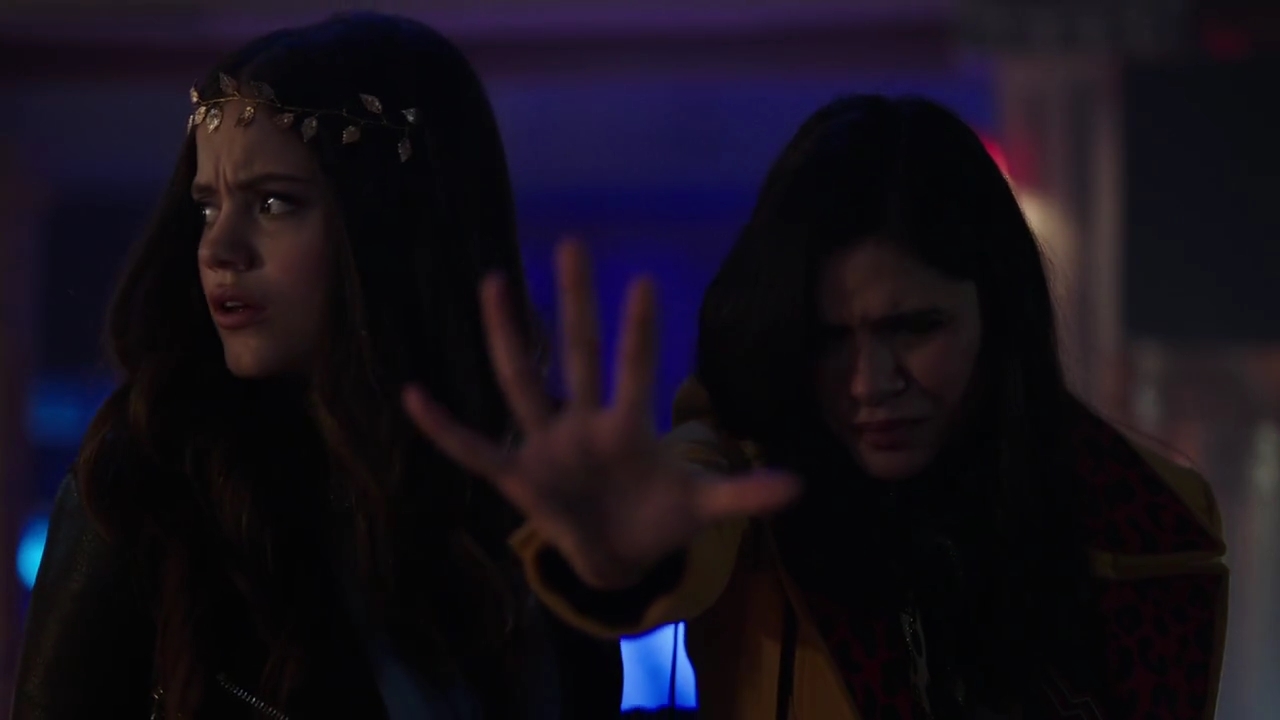 Charmed-Online-dot-nl_Charmed-1x15SwitchesAndStones01967.jpg