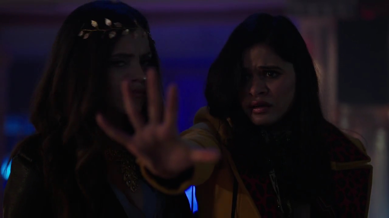 Charmed-Online-dot-nl_Charmed-1x15SwitchesAndStones01971.jpg
