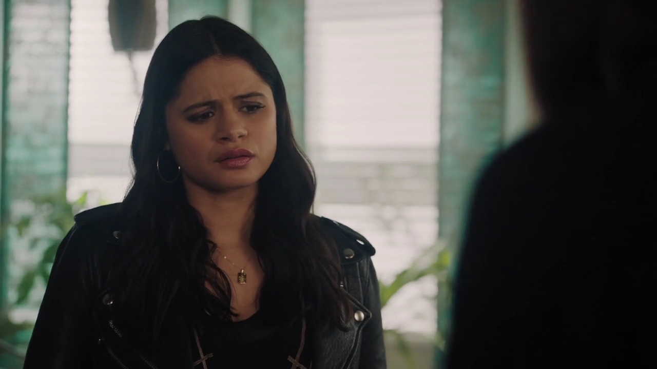 Charmed-Online-dot-nl_Charmed-1x17Surrender00379.jpg