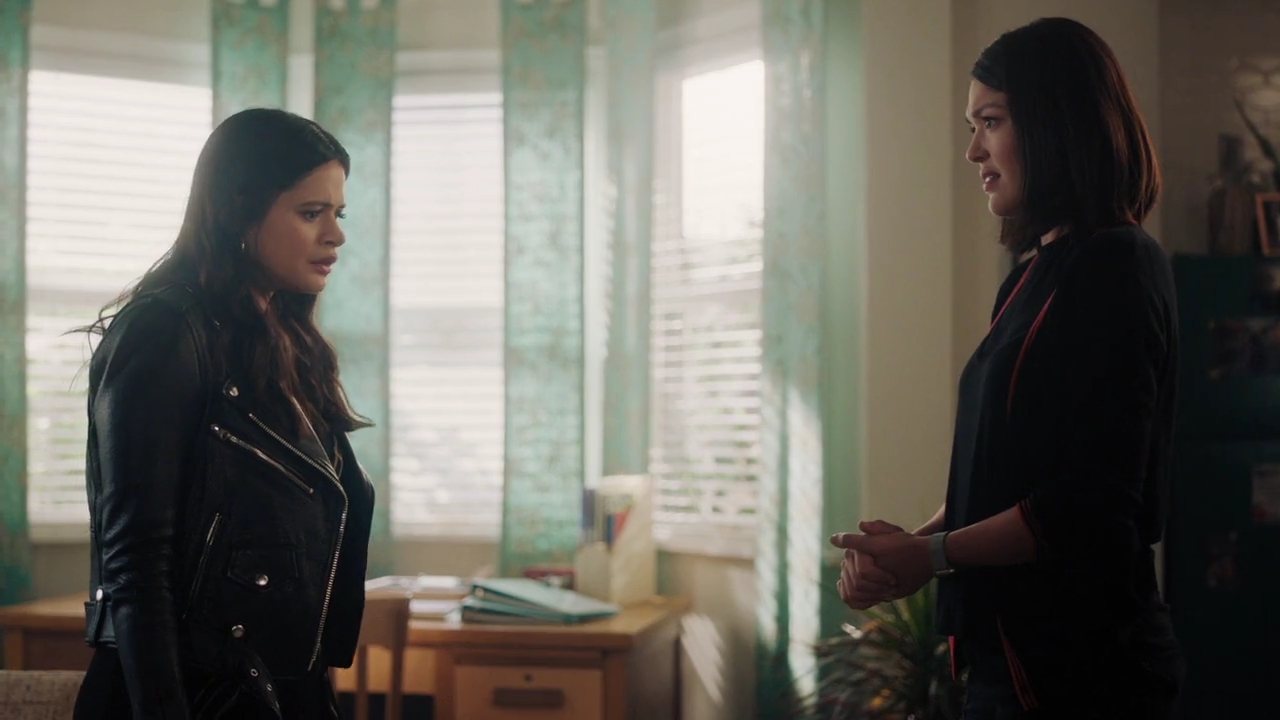 Charmed-Online-dot-nl_Charmed-1x17Surrender00414.jpg