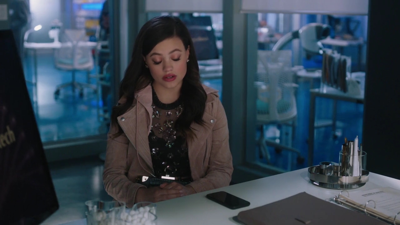 Charmed-Online-dot-nl_Charmed-1x17Surrender00522.jpg