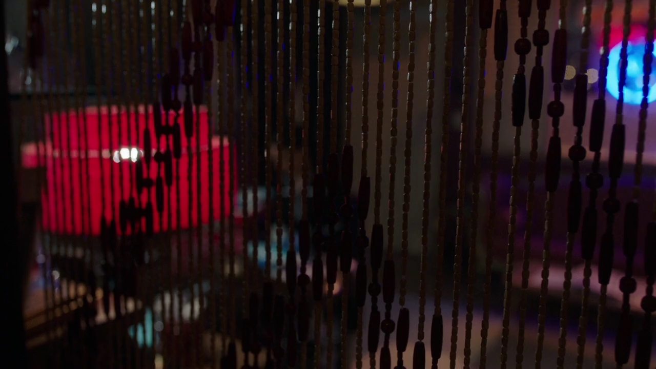 Charmed-Online-dot-nl_Charmed-1x17Surrender00781.jpg