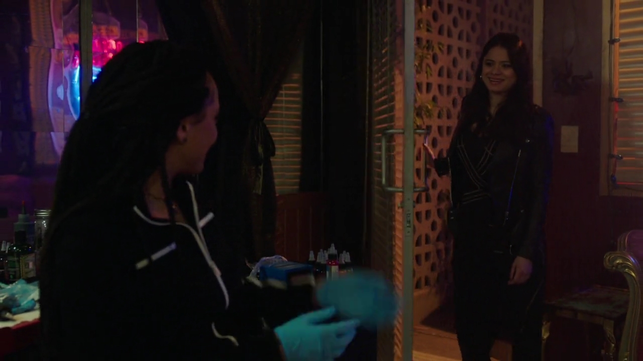 Charmed-Online-dot-nl_Charmed-1x17Surrender00786.jpg