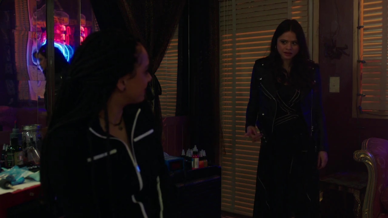 Charmed-Online-dot-nl_Charmed-1x17Surrender00791.jpg