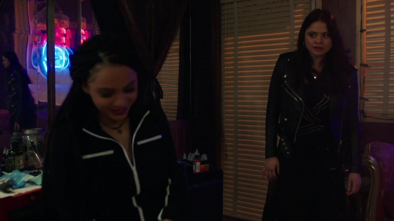 Charmed-Online-dot-nl_Charmed-1x17Surrender00792.jpg