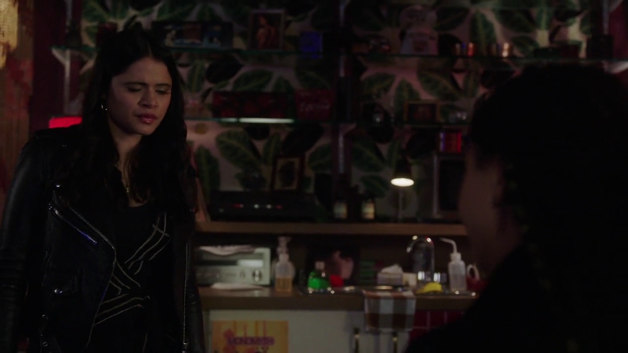 Charmed-Online-dot-nl_Charmed-1x17Surrender00800.jpg