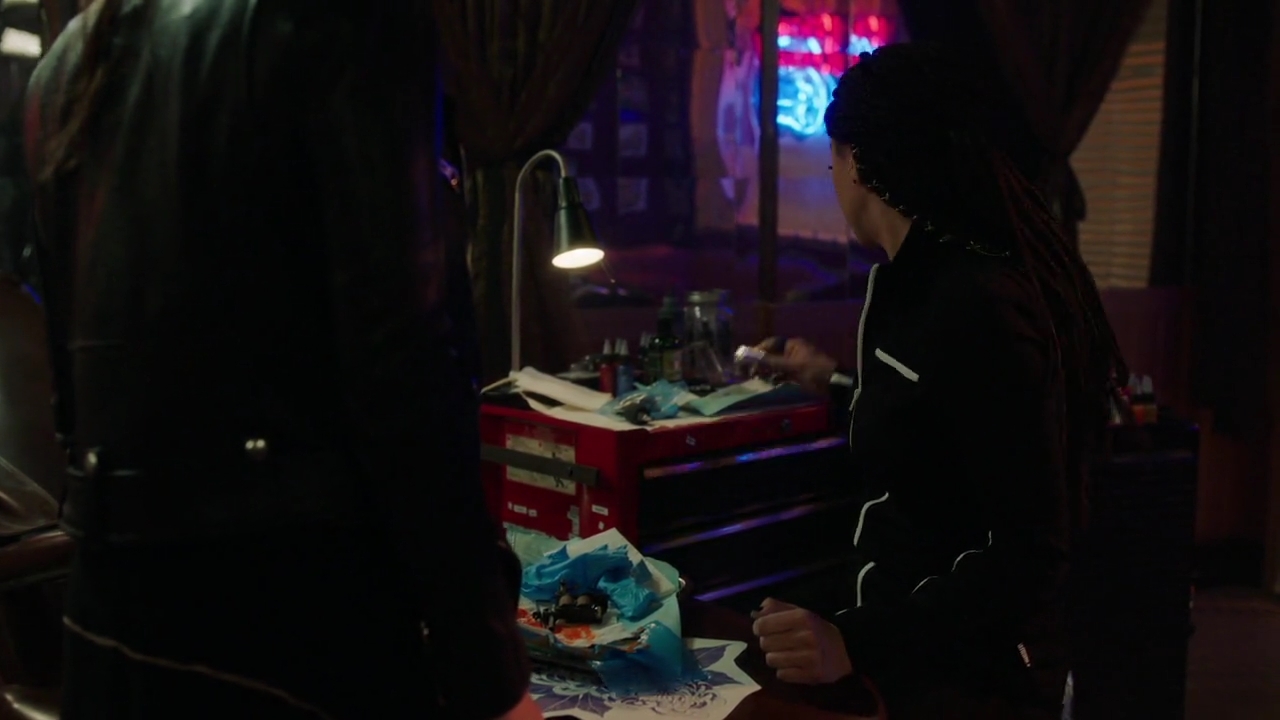 Charmed-Online-dot-nl_Charmed-1x17Surrender00825.jpg