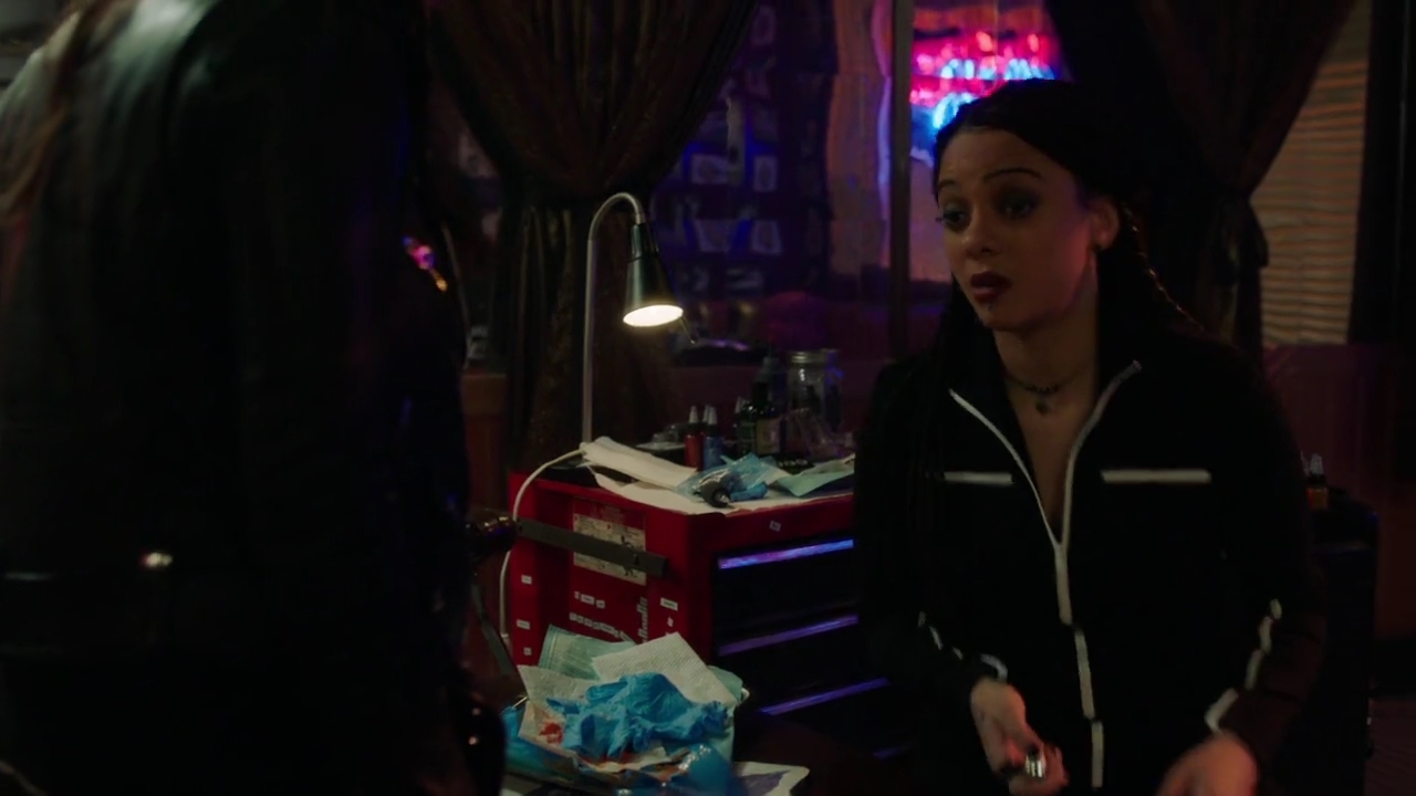Charmed-Online-dot-nl_Charmed-1x17Surrender00835.jpg