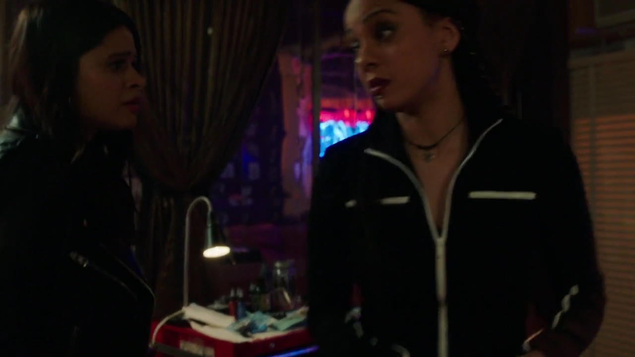 Charmed-Online-dot-nl_Charmed-1x17Surrender00836.jpg