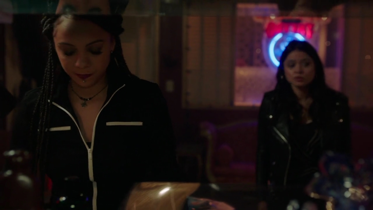 Charmed-Online-dot-nl_Charmed-1x17Surrender00840.jpg