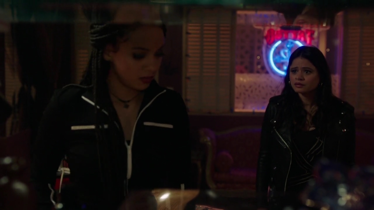 Charmed-Online-dot-nl_Charmed-1x17Surrender00845.jpg