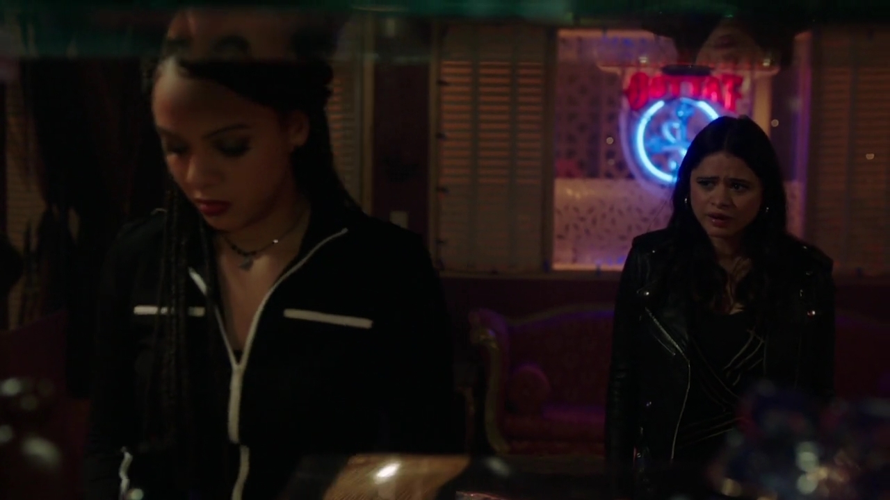 Charmed-Online-dot-nl_Charmed-1x17Surrender00846.jpg