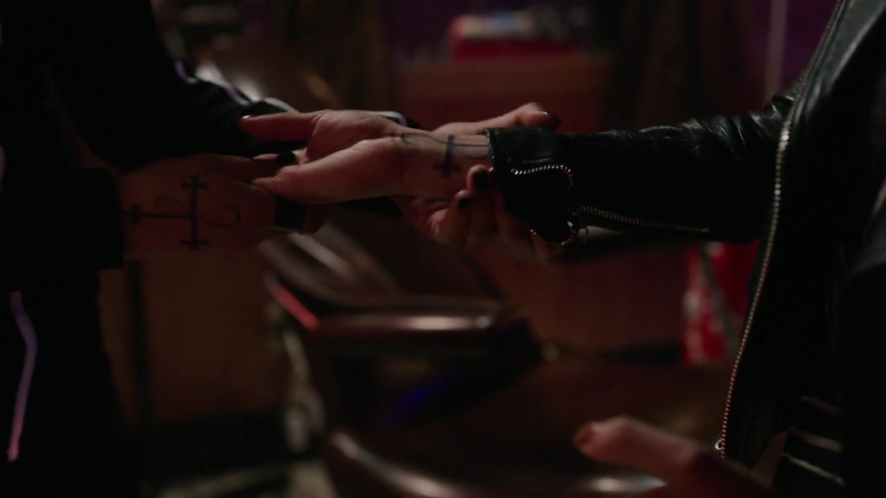 Charmed-Online-dot-nl_Charmed-1x17Surrender00863.jpg