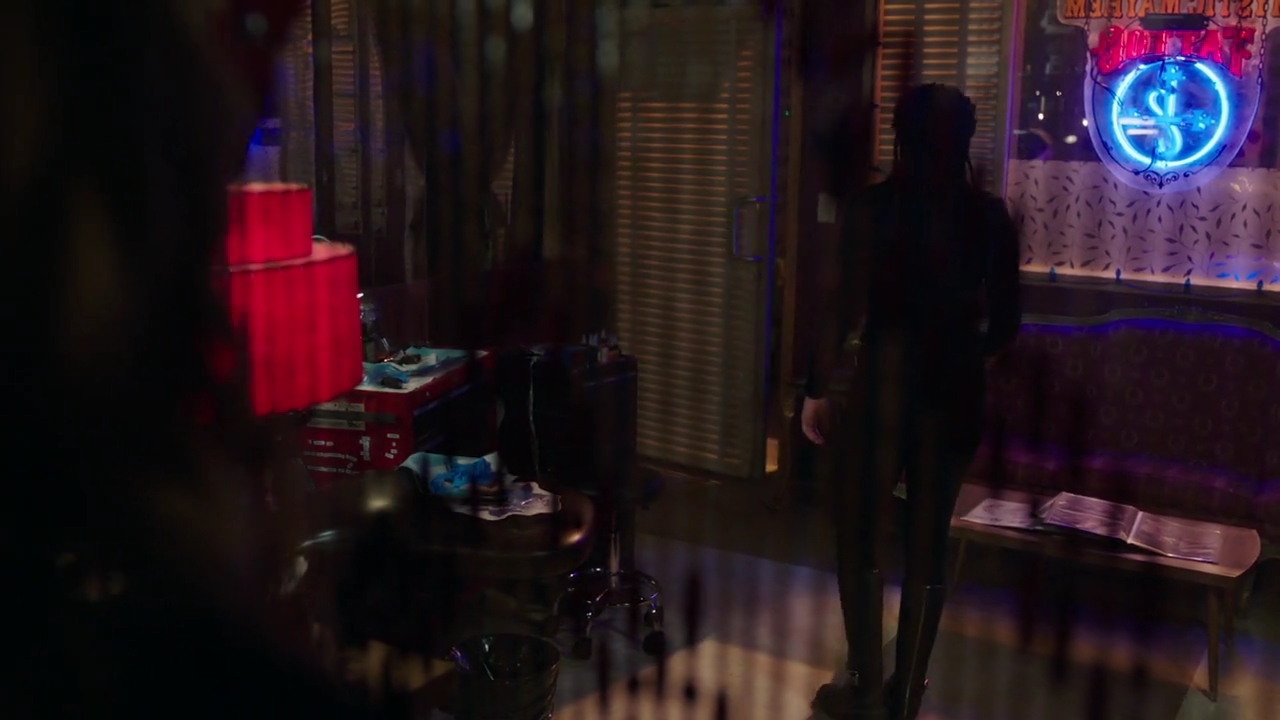 Charmed-Online-dot-nl_Charmed-1x17Surrender00879.jpg