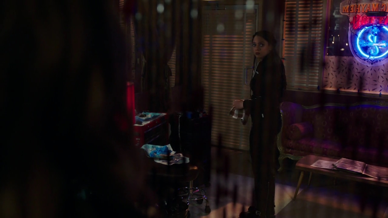 Charmed-Online-dot-nl_Charmed-1x17Surrender00884.jpg