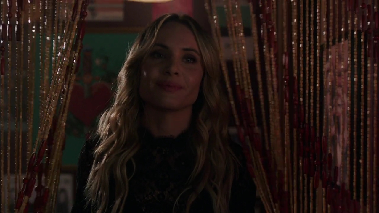 Charmed-Online-dot-nl_Charmed-1x17Surrender00889.jpg