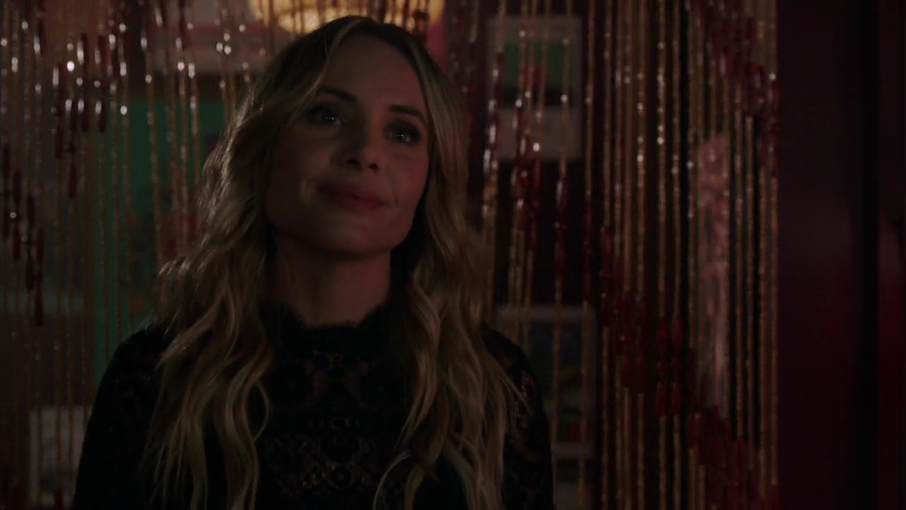 Charmed-Online-dot-nl_Charmed-1x17Surrender00890.jpg