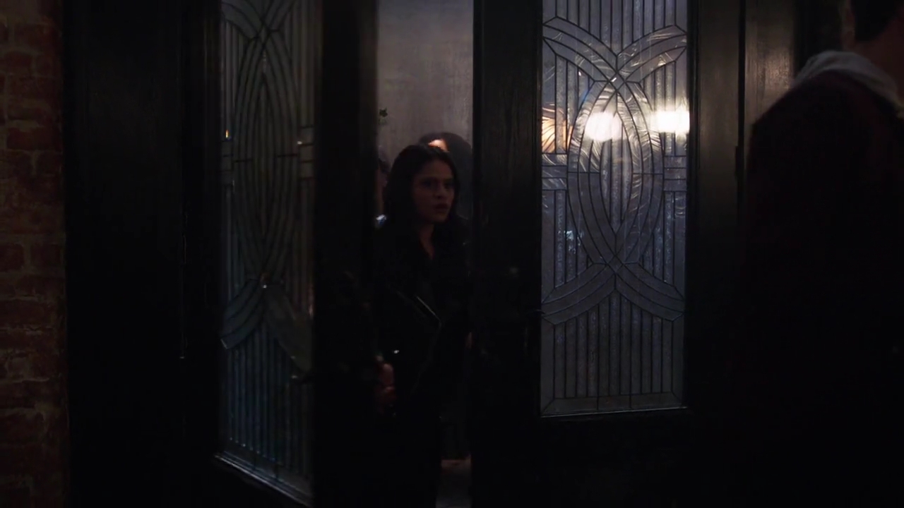 Charmed-Online-dot-nl_Charmed-1x17Surrender00904.jpg