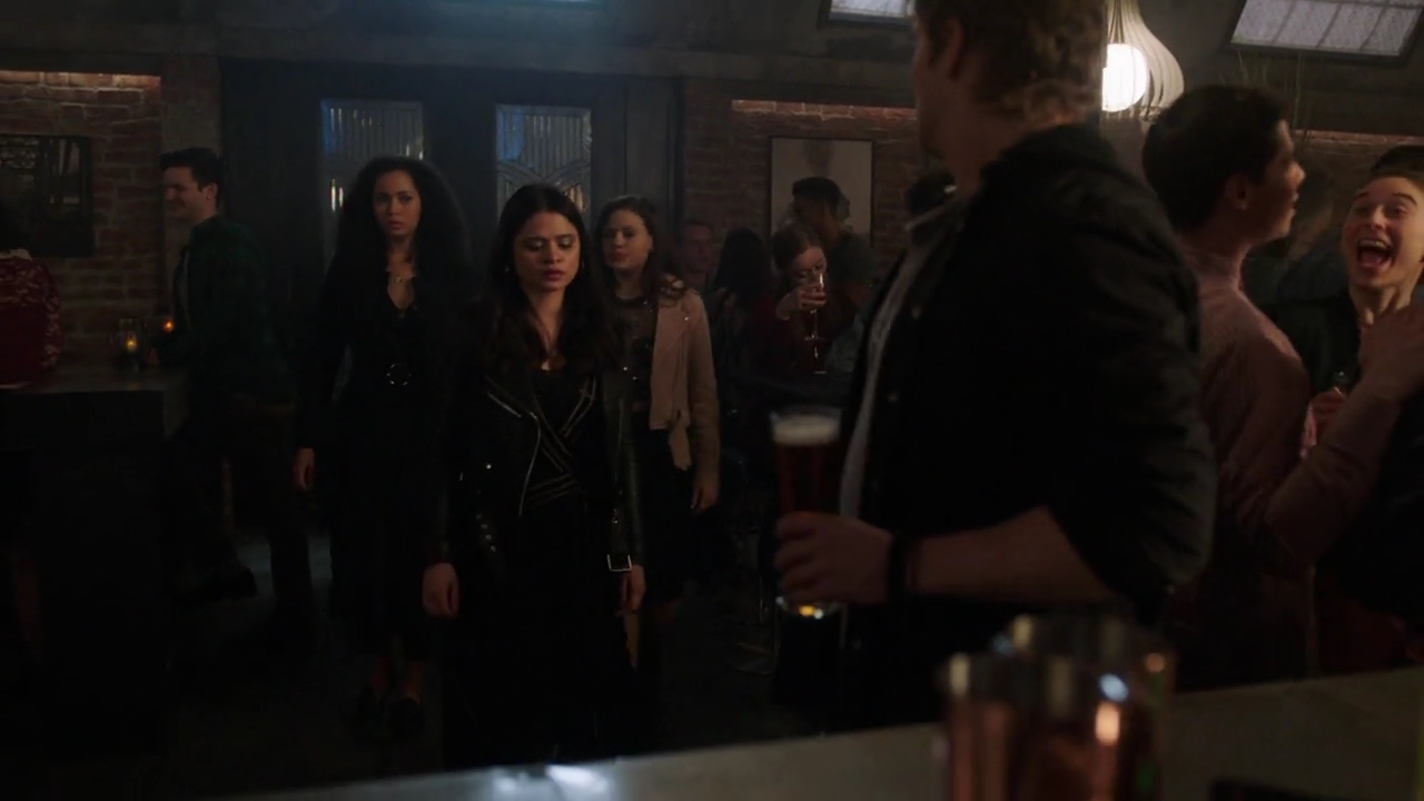 Charmed-Online-dot-nl_Charmed-1x17Surrender00933.jpg