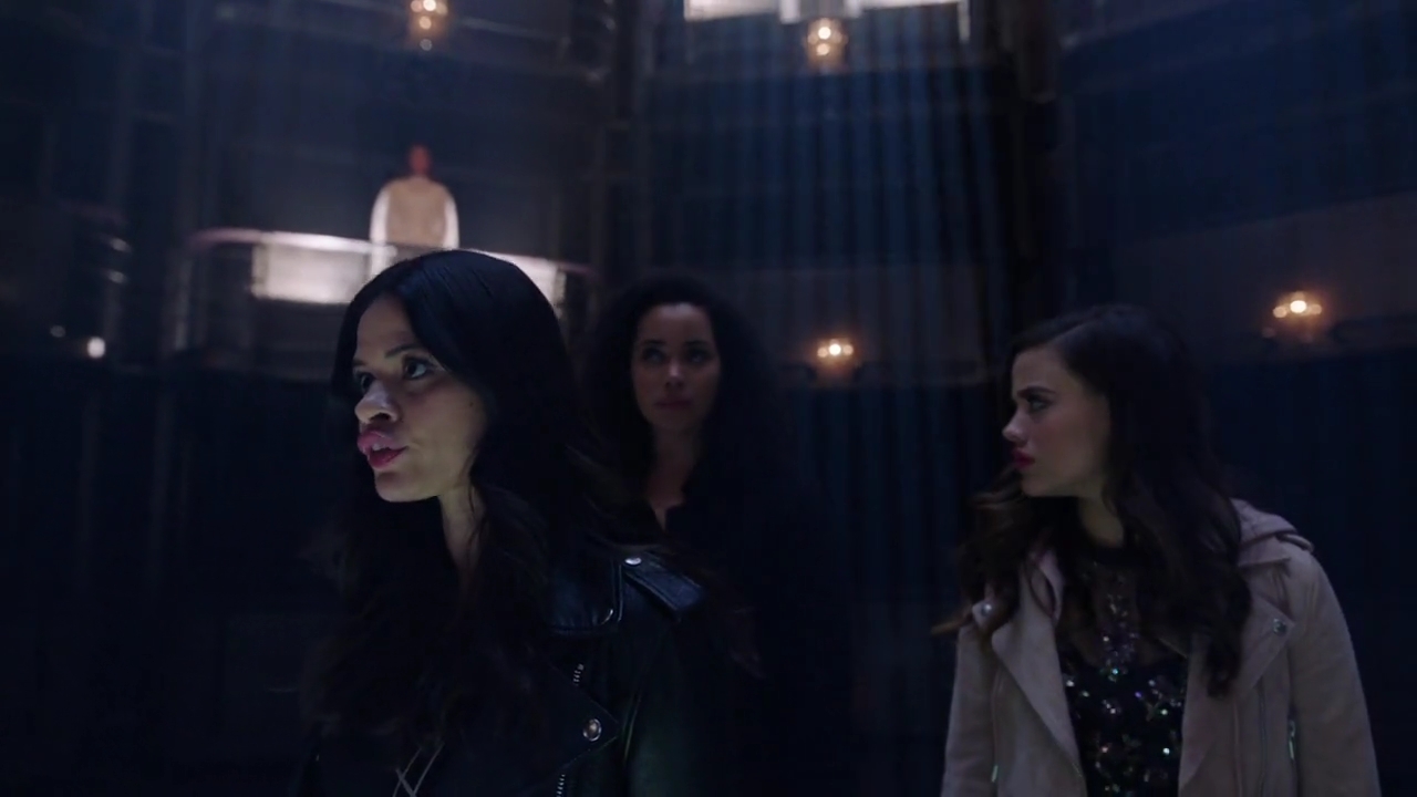 Charmed-Online-dot-nl_Charmed-1x17Surrender00994.jpg