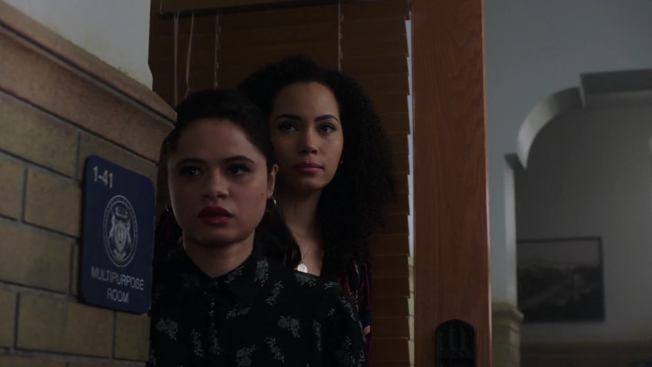 Charmed-Online-dot-nl_Charmed-1x17Surrender01331.jpg