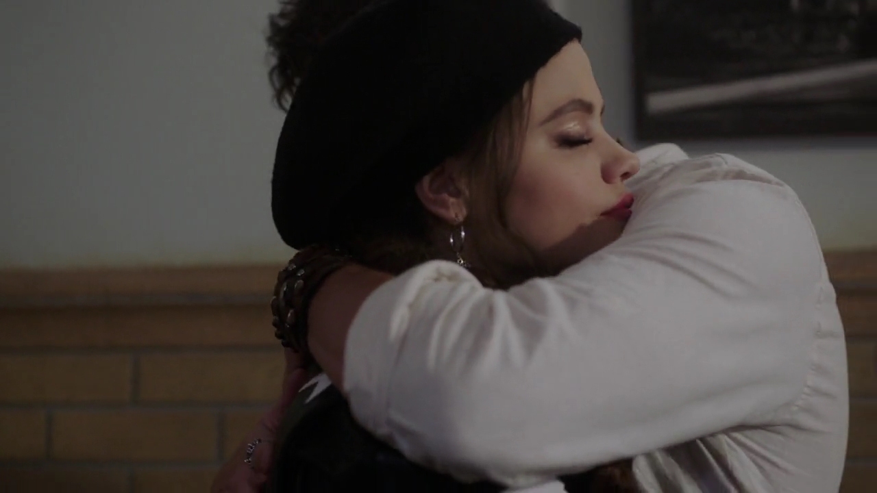 Charmed-Online-dot-nl_Charmed-1x17Surrender01374.jpg