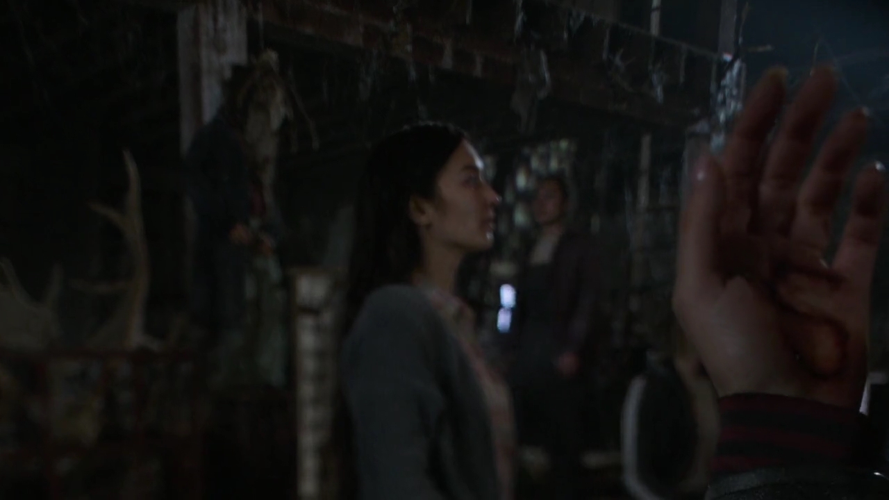 Charmed-Online-dot-nl_Charmed-1x17Surrender01501.jpg