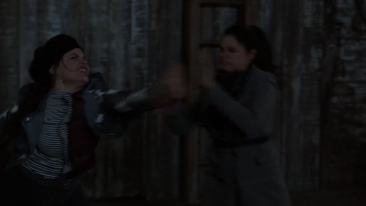 Charmed-Online-dot-nl_Charmed-1x17Surrender01881.jpg