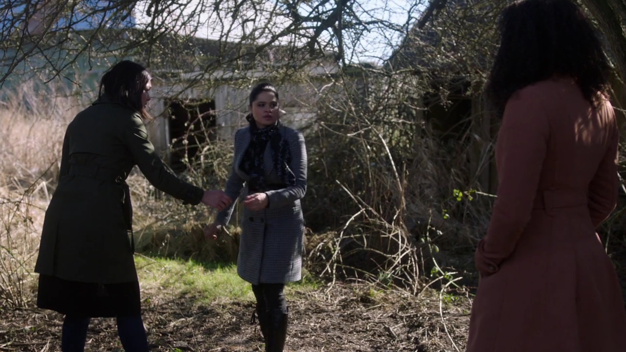 Charmed-Online-dot-nl_Charmed-1x17Surrender02009.jpg