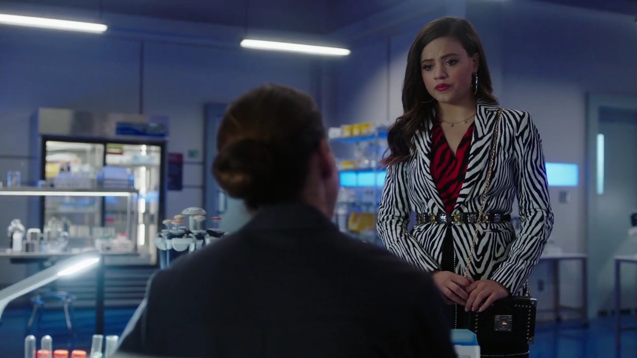 Charmed-Online-dot-nl_Charmed-1x17Surrender02125.jpg