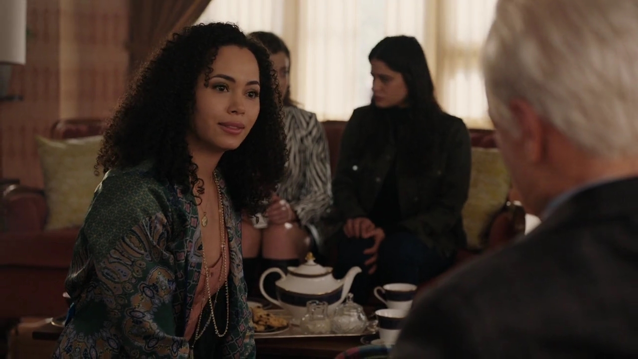 Charmed-Online-dot-nl_Charmed-1x17Surrender02220.jpg