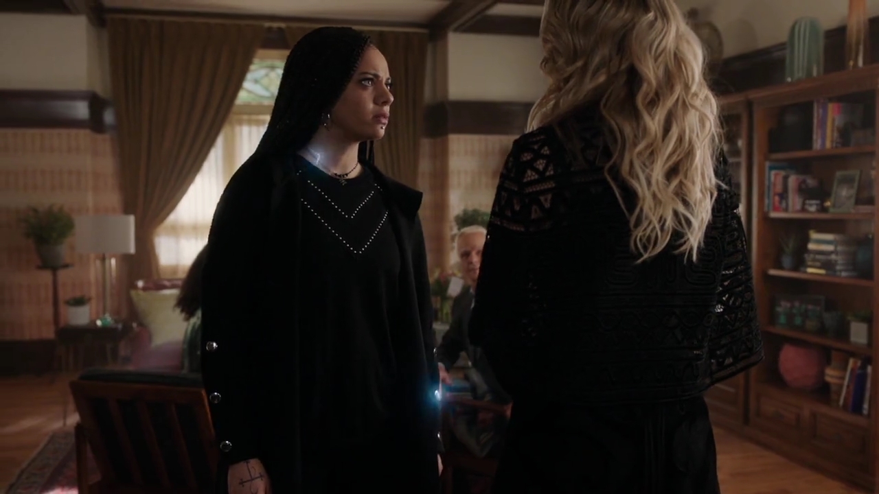 Charmed-Online-dot-nl_Charmed-1x17Surrender02248.jpg