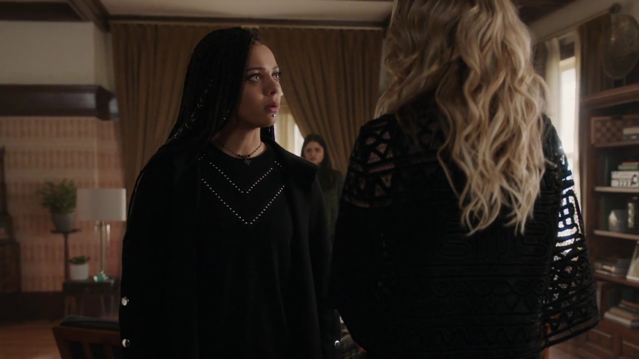 Charmed-Online-dot-nl_Charmed-1x17Surrender02260.jpg