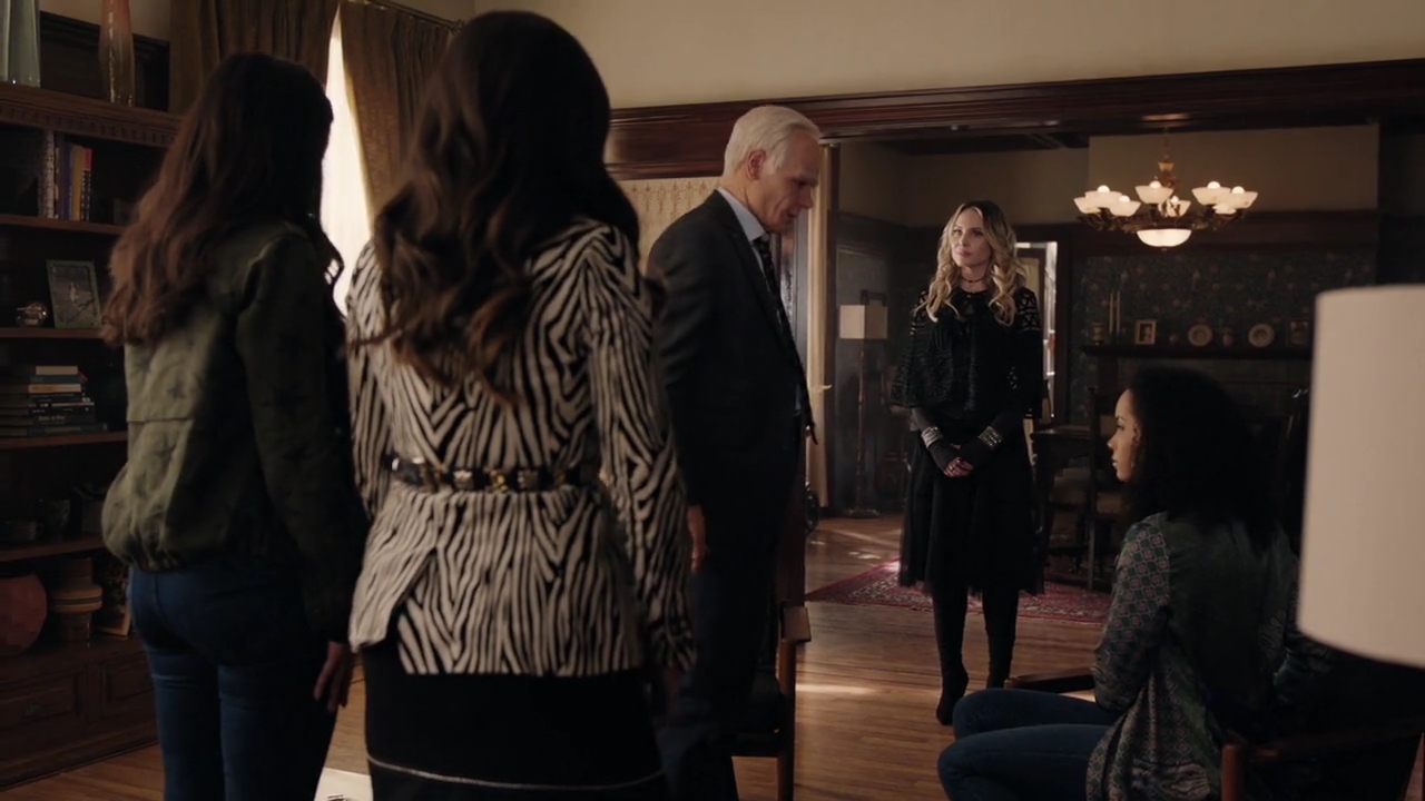 Charmed-Online-dot-nl_Charmed-1x17Surrender02295.jpg