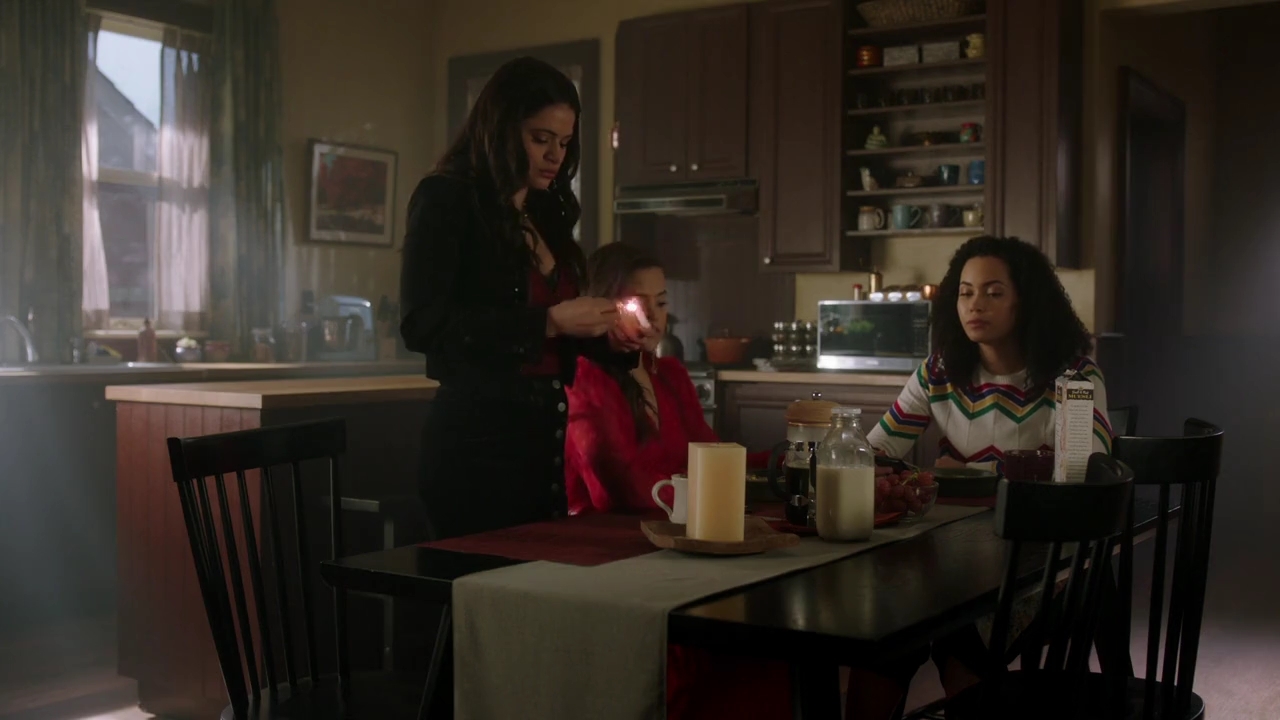 Charmed-Online-dot-nl_Charmed-1x18TheReplacement00281.jpg